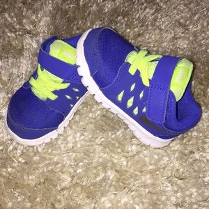 BABY NIKES